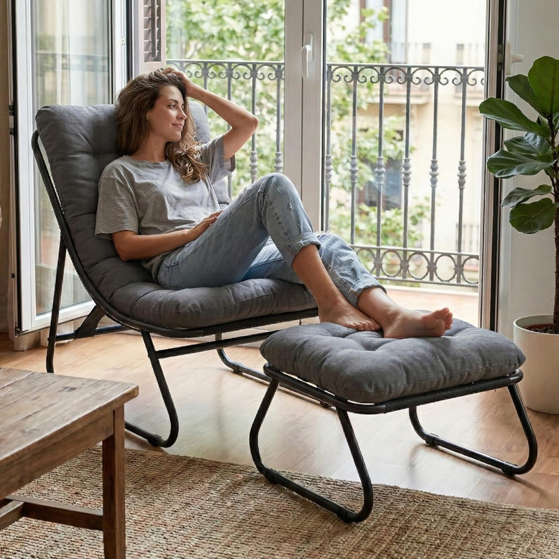 Chaise longue d'extérieur avec repose-pieds et coussins, Oléfine grise