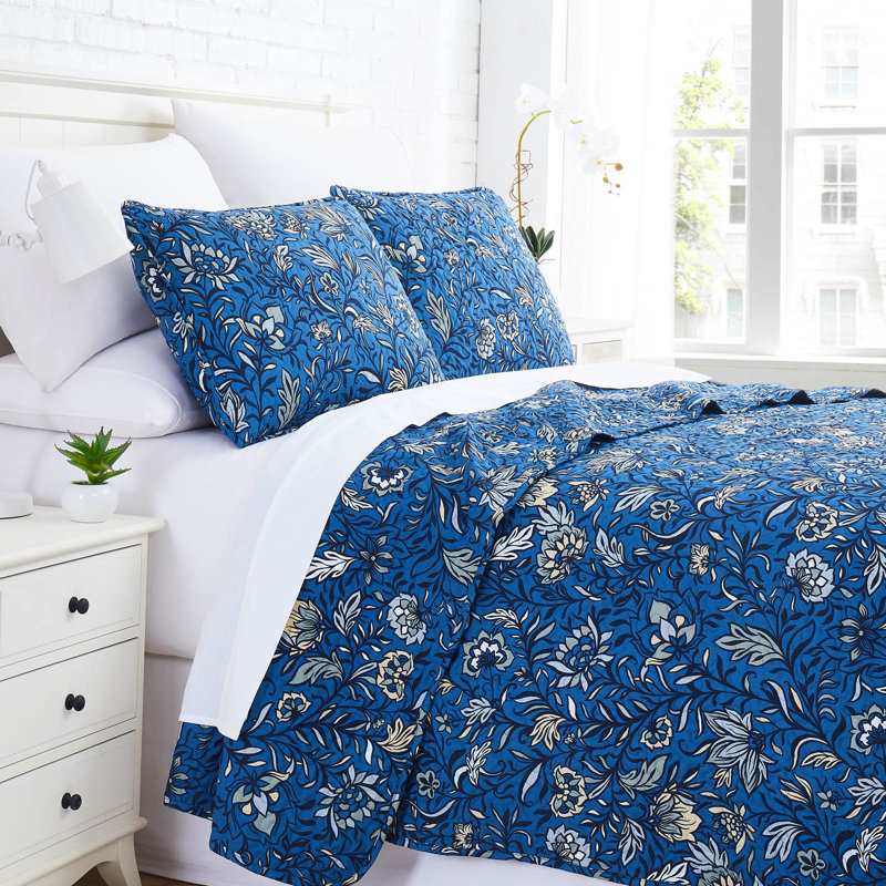 Blooming Blossoms Microfiber Quilt Set, Full/Queen Quilt + 2 Shams, Blue