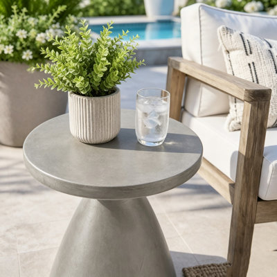 Table d'appoint piédestal en béton léger, forme sablier, design moderne