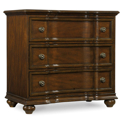 Leesburg 3 - Drawer Nightstand