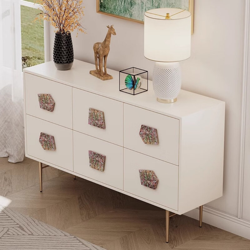 Buffet artistique de style crème français, H 33,46 po x l 55,12 po x P 15,75 po