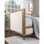 Lit de jour simple avec revêtement beige et cadre en bois de pin prêt pour le matelas