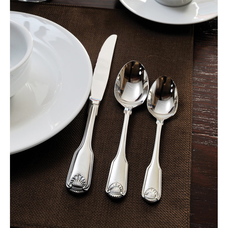 Classic Shell Dinner Knives by Oneida (18/10)