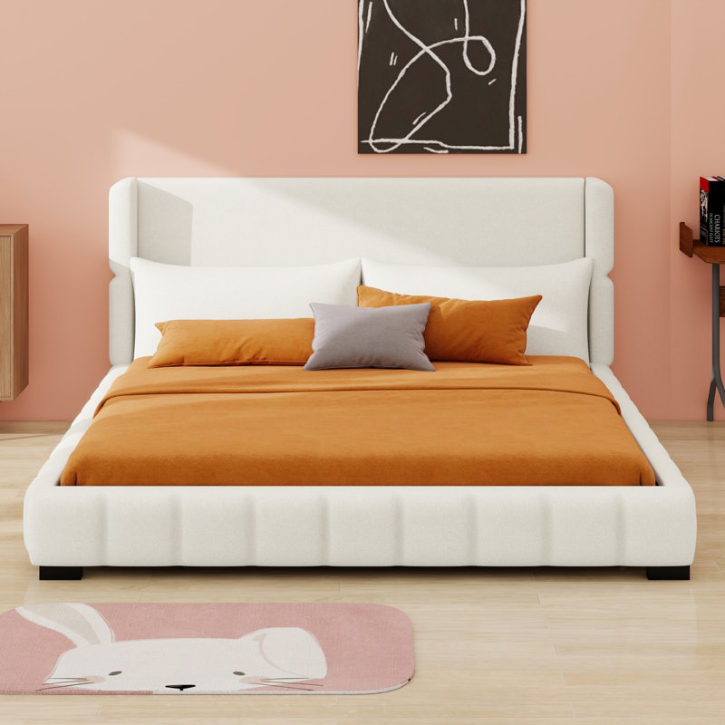 Lit plateforme avec cadre rembourré et deux coussins décoratifs, Blanc, Très grand lit