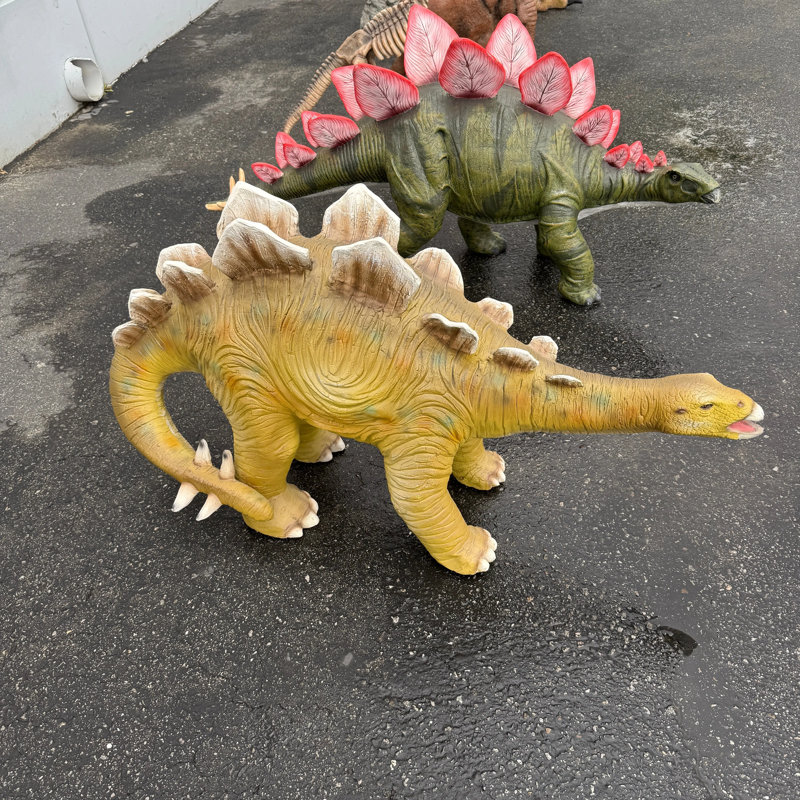 Petite statue de dinosaure stégosaure