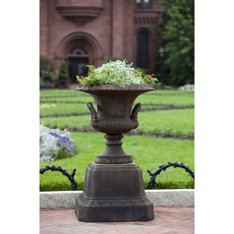 Smithsonian Planter, Terra Nera