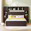 Grand lit en bois avec armoire, tablette et prises tout-en-un