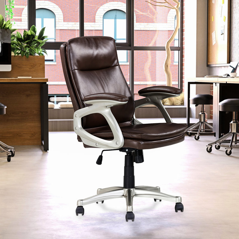 Fauteuil de bureau ergonomique, similicuir brun, dossier pivotant à dossier moyen en contreplaqué stable et réglable