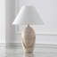 Lampe de table en travertin Kountz