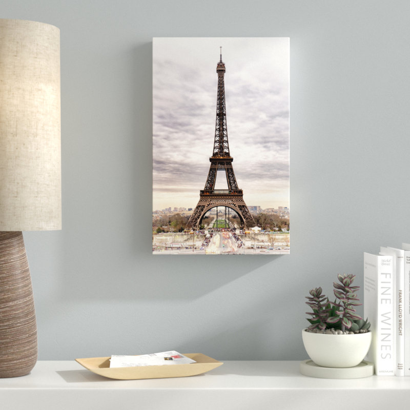 Tour eiffel, reproduction de photo sur toile tendue, H 24 po x l 16 po x P 2 po