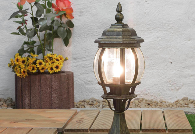 Unmissable Lamp Posts