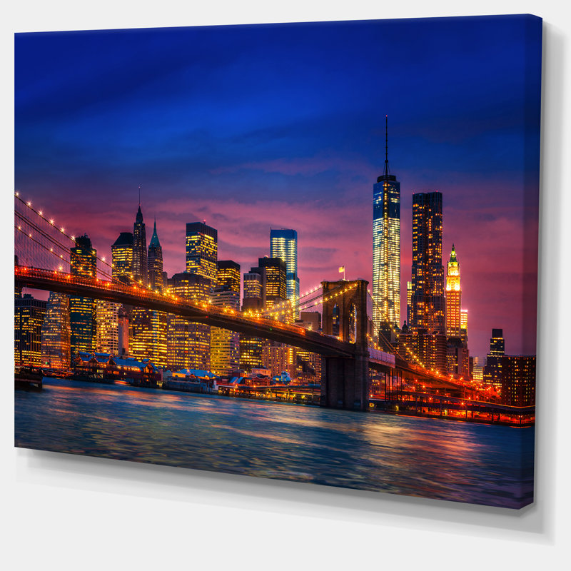 Manhattan avec lumières et reflets - reproduction de photo sur toile tendue, H 8 po x l 12 po