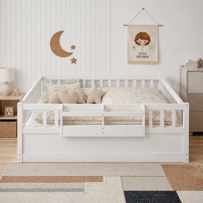 Lit de sol pour enfants Montessori, base de lit basse en bois avec garde-corps de sécurité, guirlande lumineuse intégrée et bibliothèque, aucun sommier requis, facile à assembler, aucun sommier requis