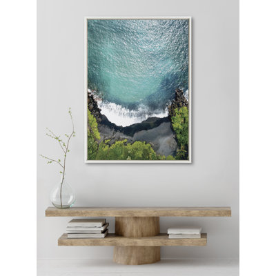 «Maui Black Sand Beach 1» par Rachel Bolgov, reproduction d'art sur toile encadrée