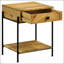 Table d'appoint à 1 tiroir en bois de manguier naturel avec tablette inférieure, alliant charme rustique et style industriel moderne pour une utilisation polyvalente.