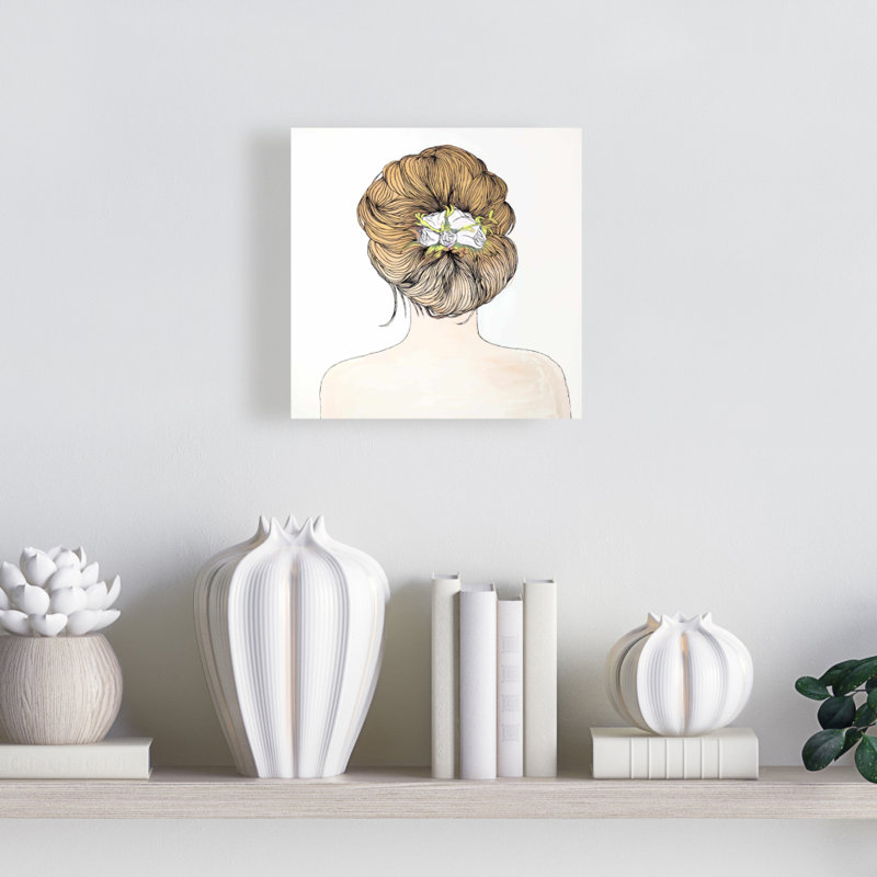 Dame avec des fleurs dans une toile beige | Décoration intérieure