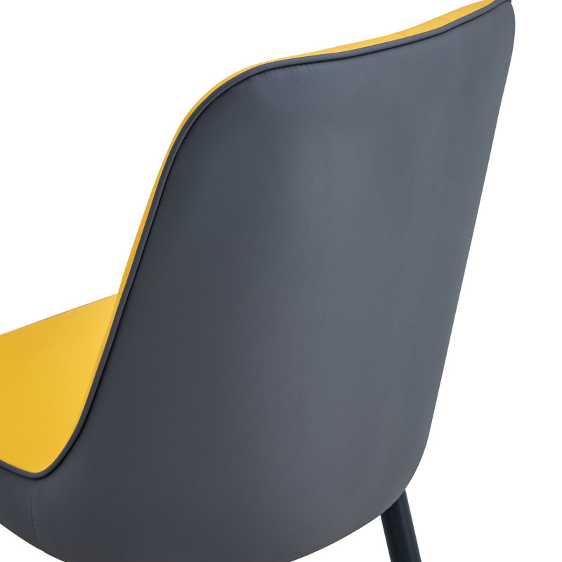 Ensemble de luxueux dessus de table en verre de marbre blanc et chaises gris-orange pour un repas élégant