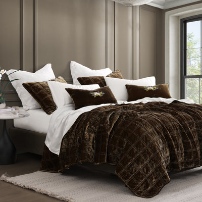 Stella Velvet Quilt Set
