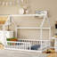 Lits de maison, structure en bois de pin simple, chambre d'enfant de ferme