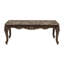 Table de cocktail formelle traditionnelle de luxe à plateau en marbre avec inclinaison dorée et pieds en cabriole classiques pour des salons élégants