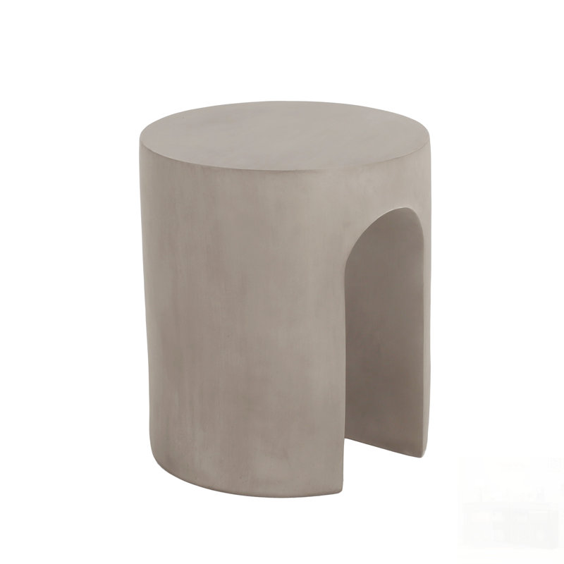 Table d'appoint ronde durable MGO avec design en forme de U, parfaite pour une utilisation extérieure et un décor moderne.
