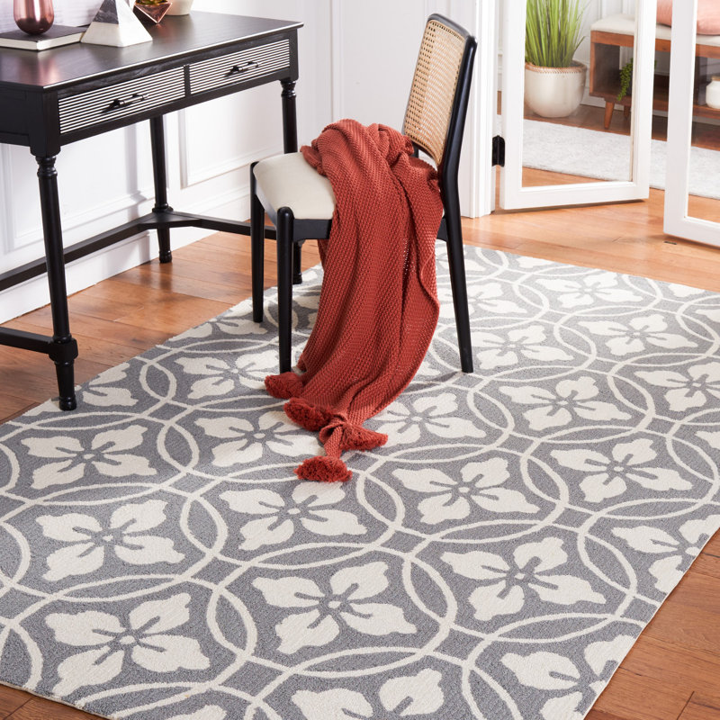 Four Seasons Hand Hooked Performance Floral Rug, Rectangle 8' x 10'