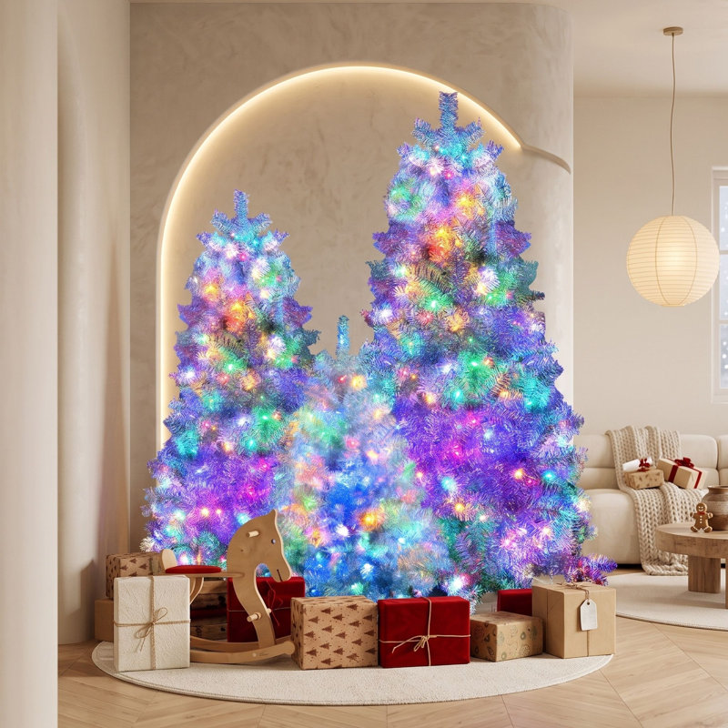 Ensemble de sapins de Noël artificiels argentés préilluminés et articulés, comprenant des sapins de 1,20 m, 1,80 m et 2,25 m, des extrémités de branches en PVC et des lumières LED.