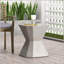 Table d'appoint moderne en béton léger avec un design élégant de sablier pour une utilisation intérieure et extérieure