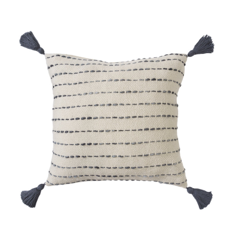 Housse de coussin en mélange de coton rayé Oliver Tassels, Noir / Ivoire, Housse de coussin seulement - sans coussin