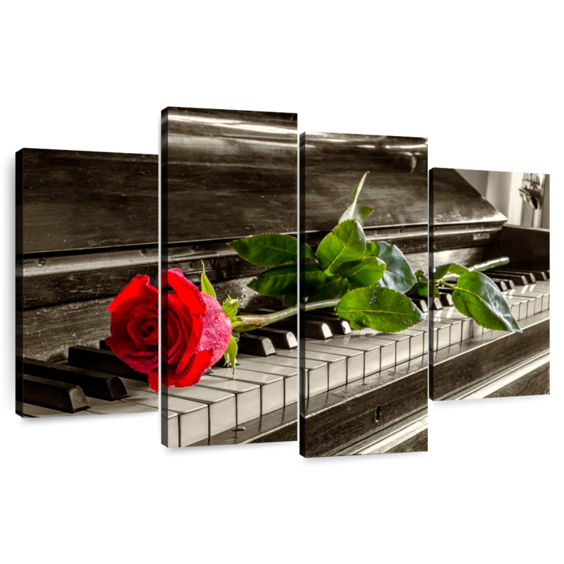 Harnek Rose au piano, H 22 po x l 36 po