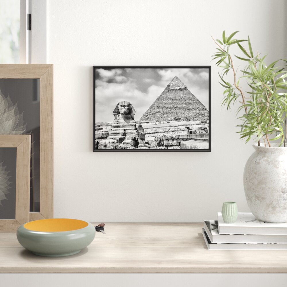 Gerahmtes Wandbild Sphinx von Gizeh mit Pyramide