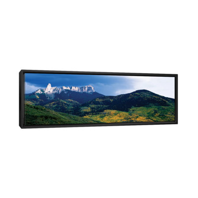 Chimney Rock and Courthouse Mountain, Cimarron Range, San Juan Mountains, Ouray County, Colorado, USA par Panoramic Images - Impression sur toile tendue sur châssis tendu