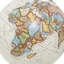 Globe terrestre en bois de manguier