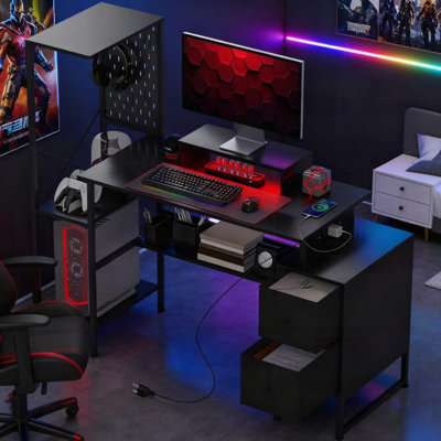Bureau de jeu avec prises de courant à DEL offrant de nombreuses options de rangement