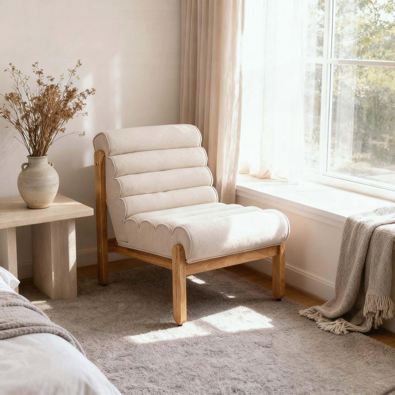 Fauteuil d'appoint Fluffy Shearling, structure en bois massif naturel, Beige, Naturel