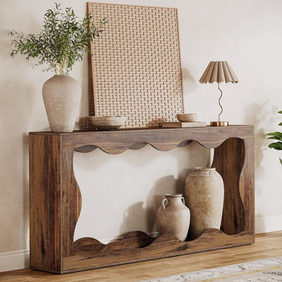 Console de style maison de campagne 63 pouces avec rangement, station de rangement pour canapé d'entrée étroite, design festonné ondulé élégant pour les intérieurs modernes, brun