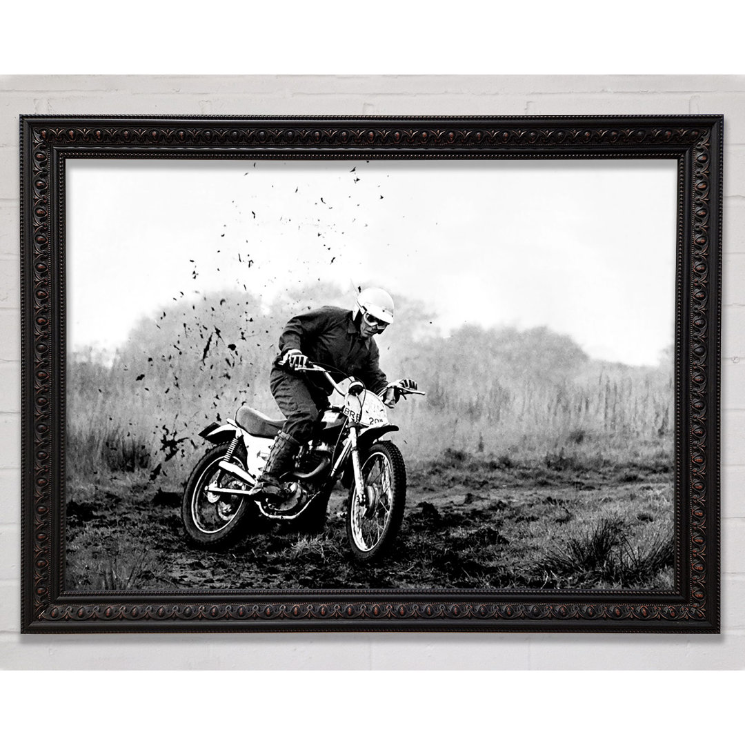 Motor Bike In The Mud B N W - Einzelne Bilderrahmen Kunstdrucke