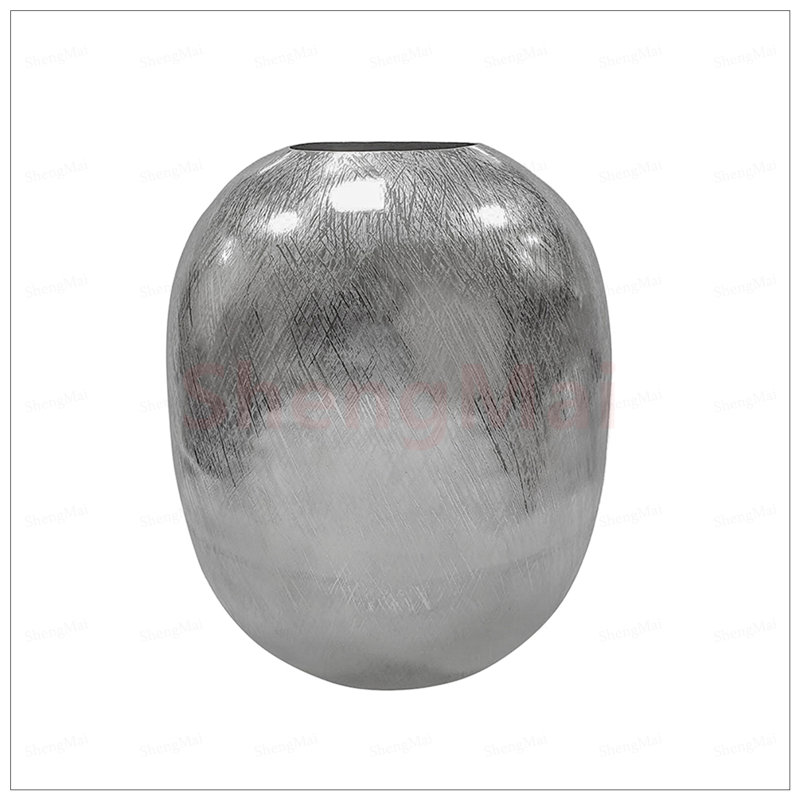 Élégant vase en aluminium argenté, léger et durable pour un décor moderne et facile à déplacer, Hauteur totale - 15 po