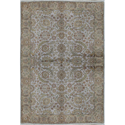 Tapis crème et doré noué à la main de haute qualité
