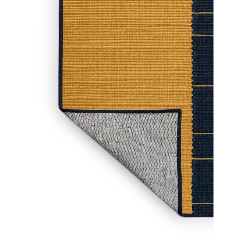 Tapis gris à rayures horizontales lavable à la machine