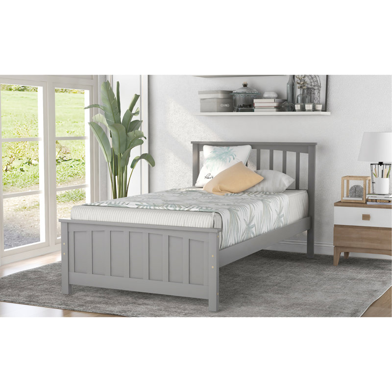 Lit plateforme simple en bois gris avec un look élégant pour un charmant décor de chambre à coucher