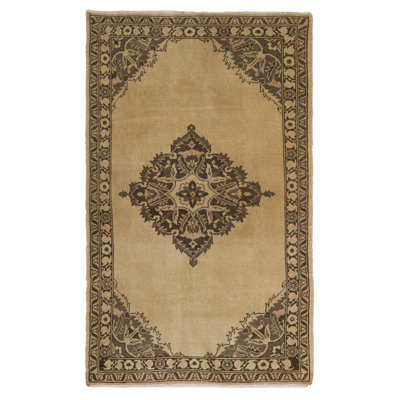 Tapis turc vintage fait à la main