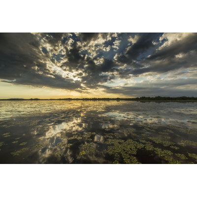 Ciel orageux sur un lac - impression