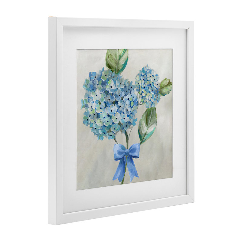 «Blue Bow Hydrangea Beauty», reproduction sous verre encadrée, design par Nan, H 13 po x l 13 po, Cadre blanc côtier