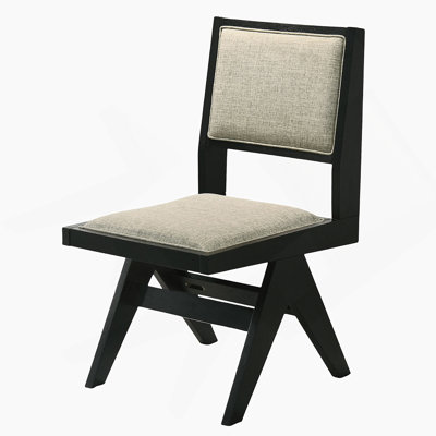 Charmantes chaises d'appoint avec revêtement gris clair pour des salles à manger élégantes
