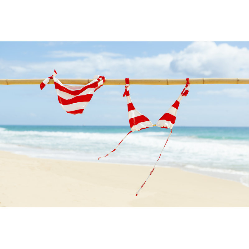 Maillot de bain tropical de vacances qui sèche sur la plage par Yinyang, H 20 po x l 30 po
