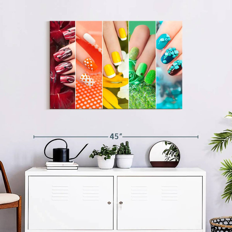 Nail Salon, reproduction sur toile, H 51 po x l 34 po x P 1,25 po