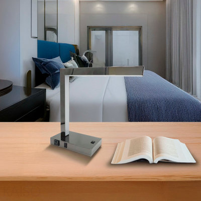 Lampe de bureau moderne à DEL avec prise USB et prise de courant
