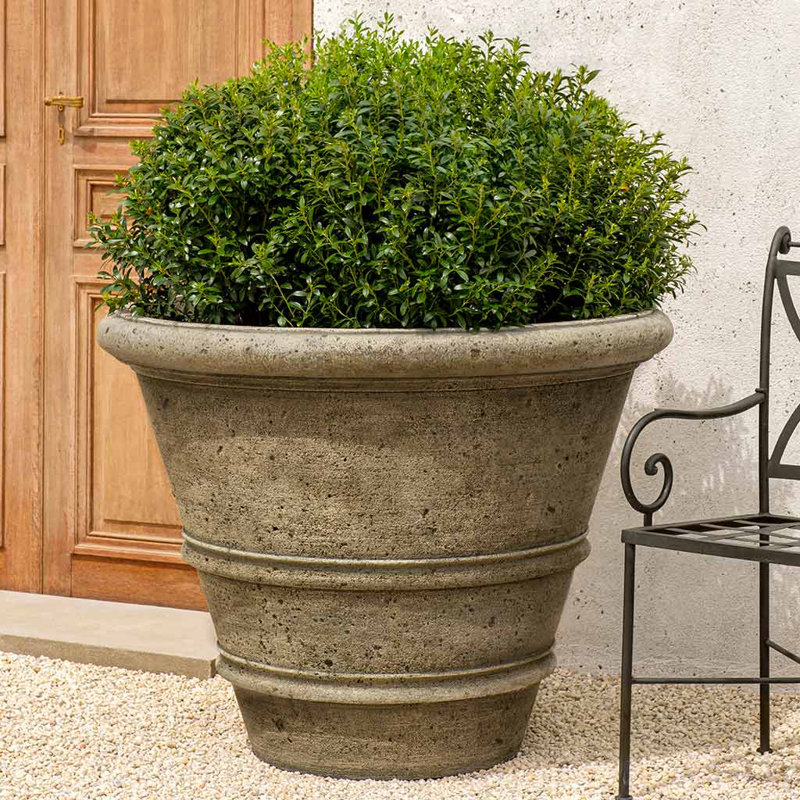 Pot à fleurs en pierre, Brownstone
