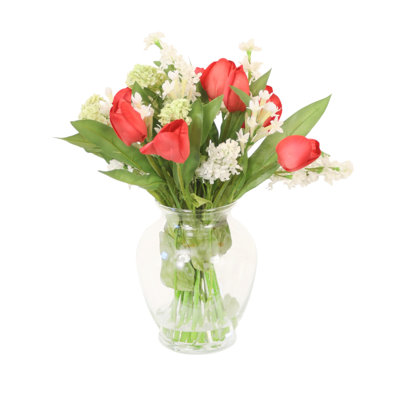 Tulipes rouges, boules de neige vertes, lilas blanc dans un vase au gingembre